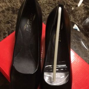 New  lwoman size 8 1/2M